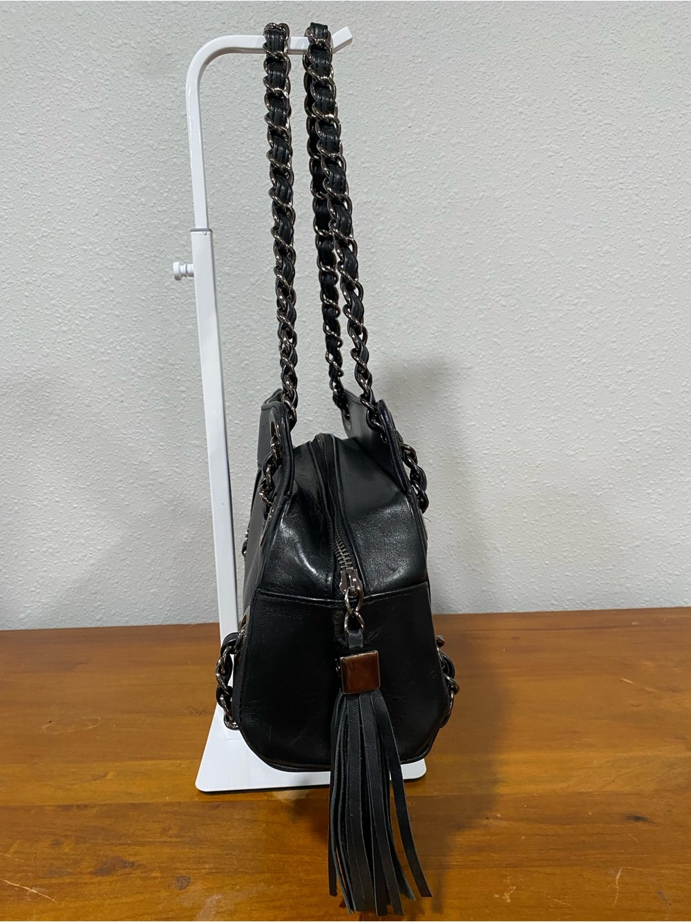 Black Leather Chain-Handle Shoulder Bag with Tassel - Picture 4 of 9